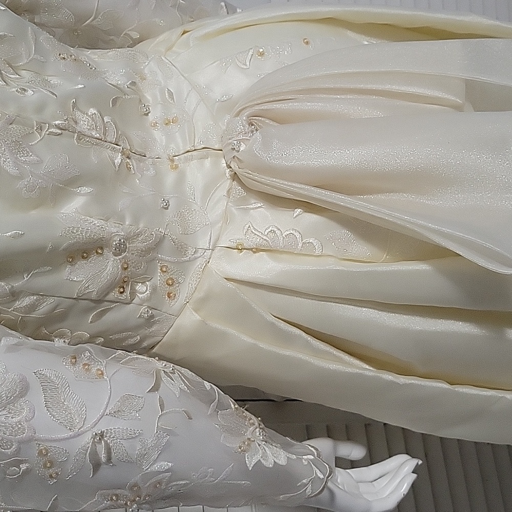Wedding Dress Womans Sz. M Custom Made Lace Sequins & Beading Puff Sleeve Vint. - Picture 11 of 16